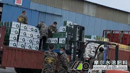 為新疆客戶裝車發(fā)貨1 為新疆客戶裝車發(fā)貨1